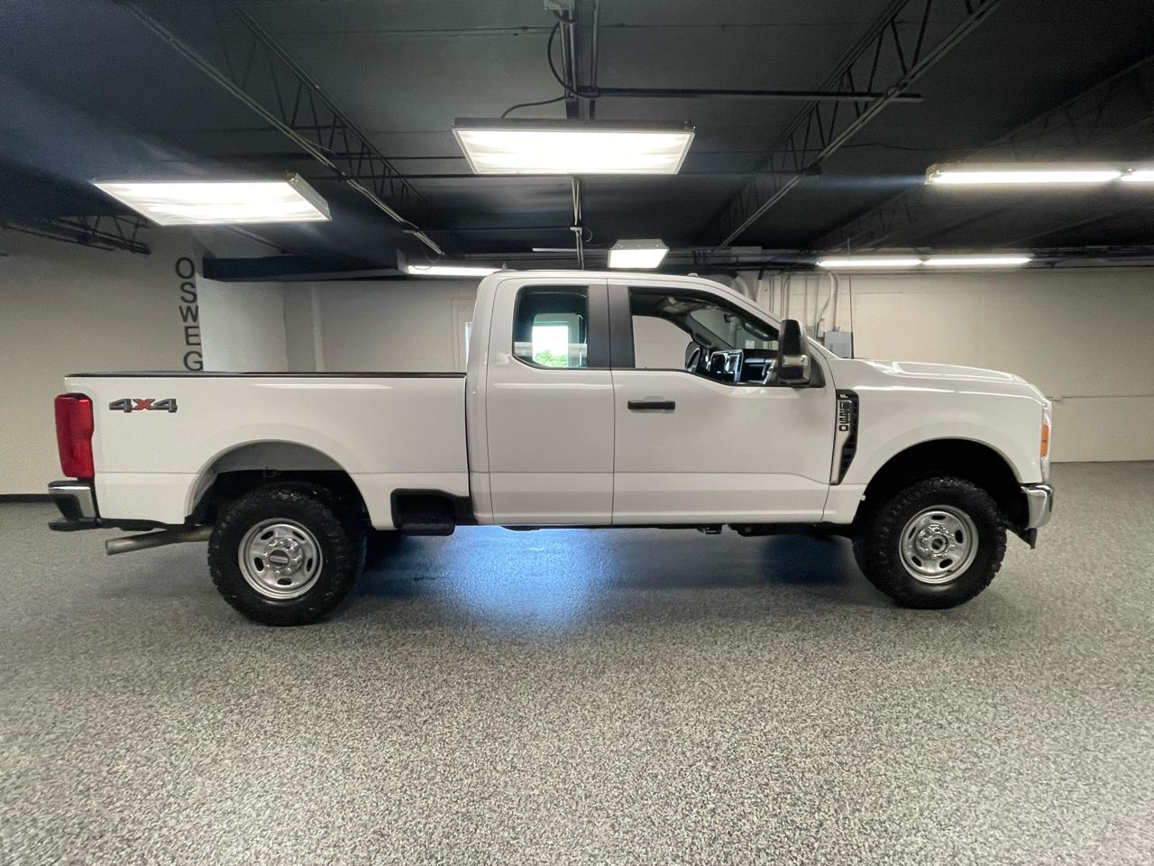 Ford F-250 SD XL SuperCab 4WD 2023