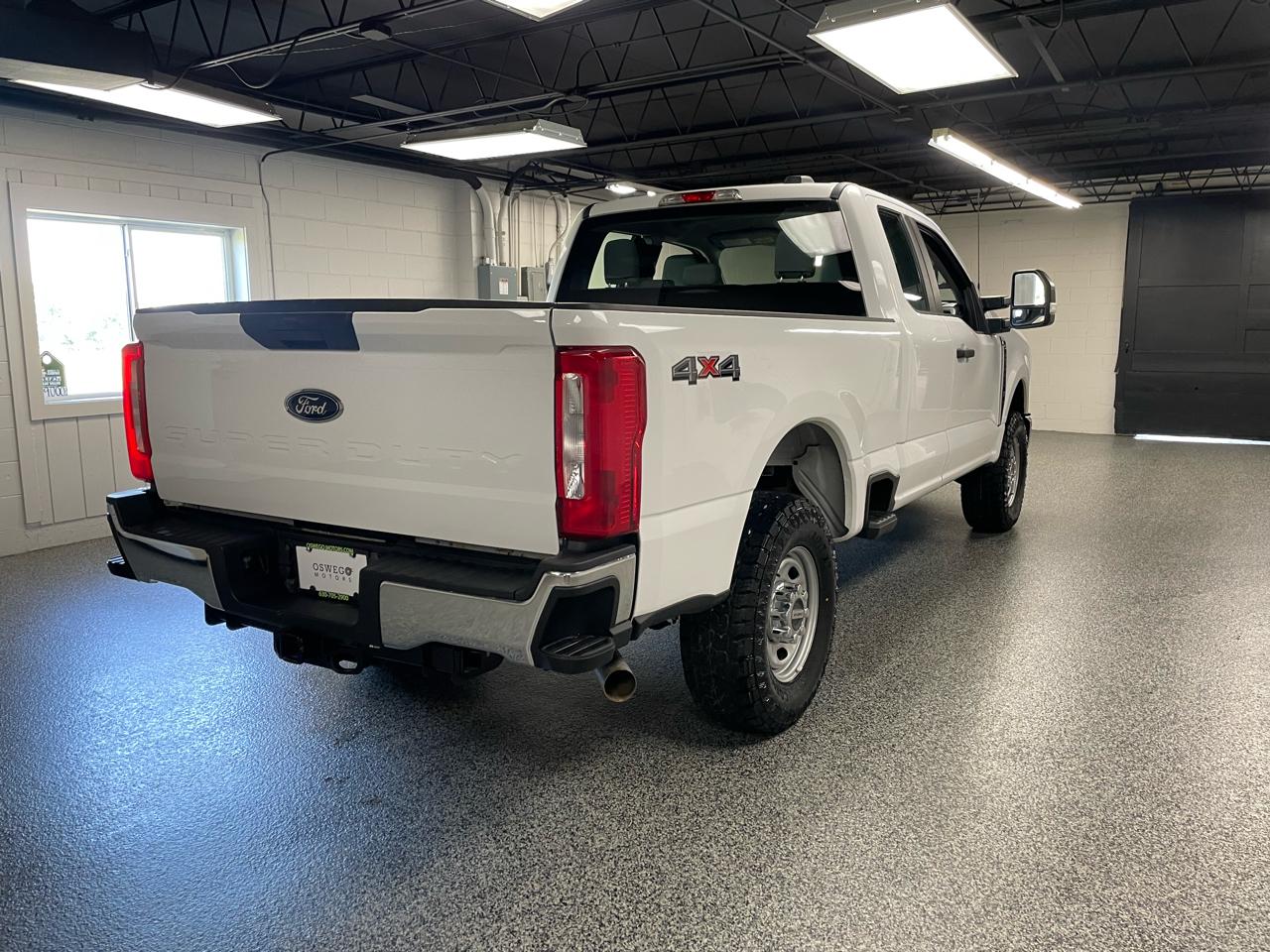 Ford F-250 SD XL SuperCab 4WD 2023