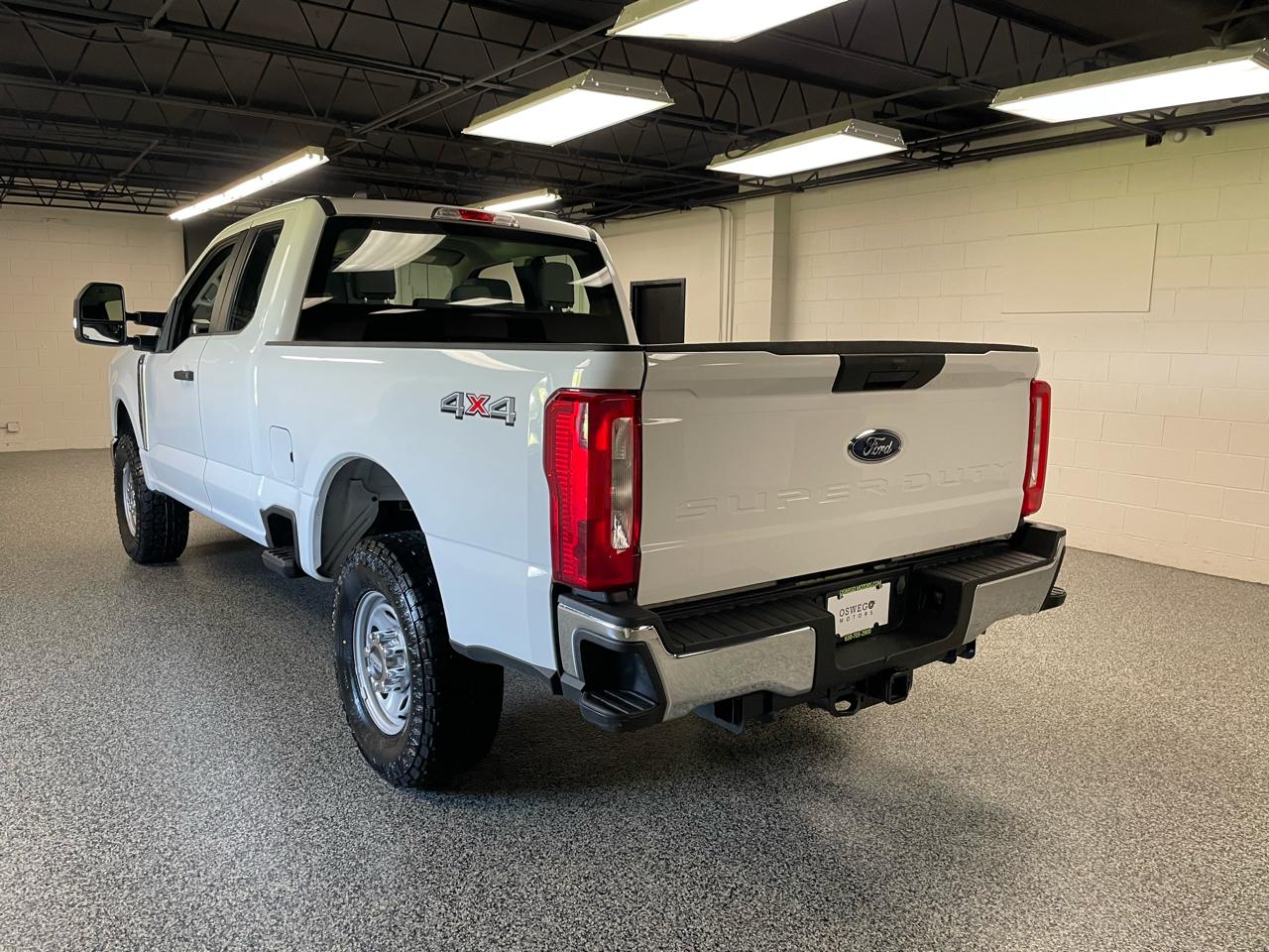Ford F-250 SD XL SuperCab 4WD 2023