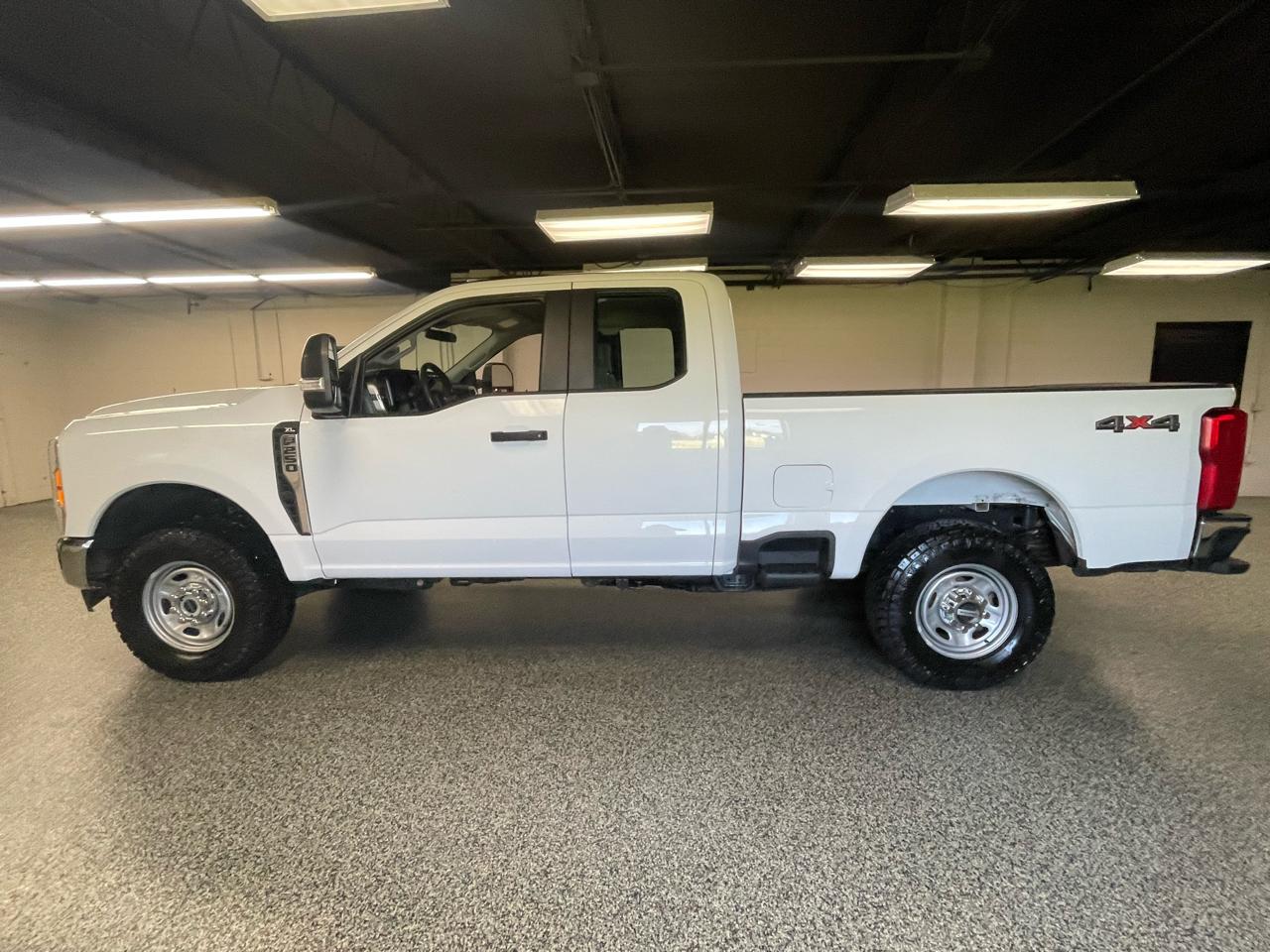 Ford F-250 SD XL SuperCab 4WD 2023