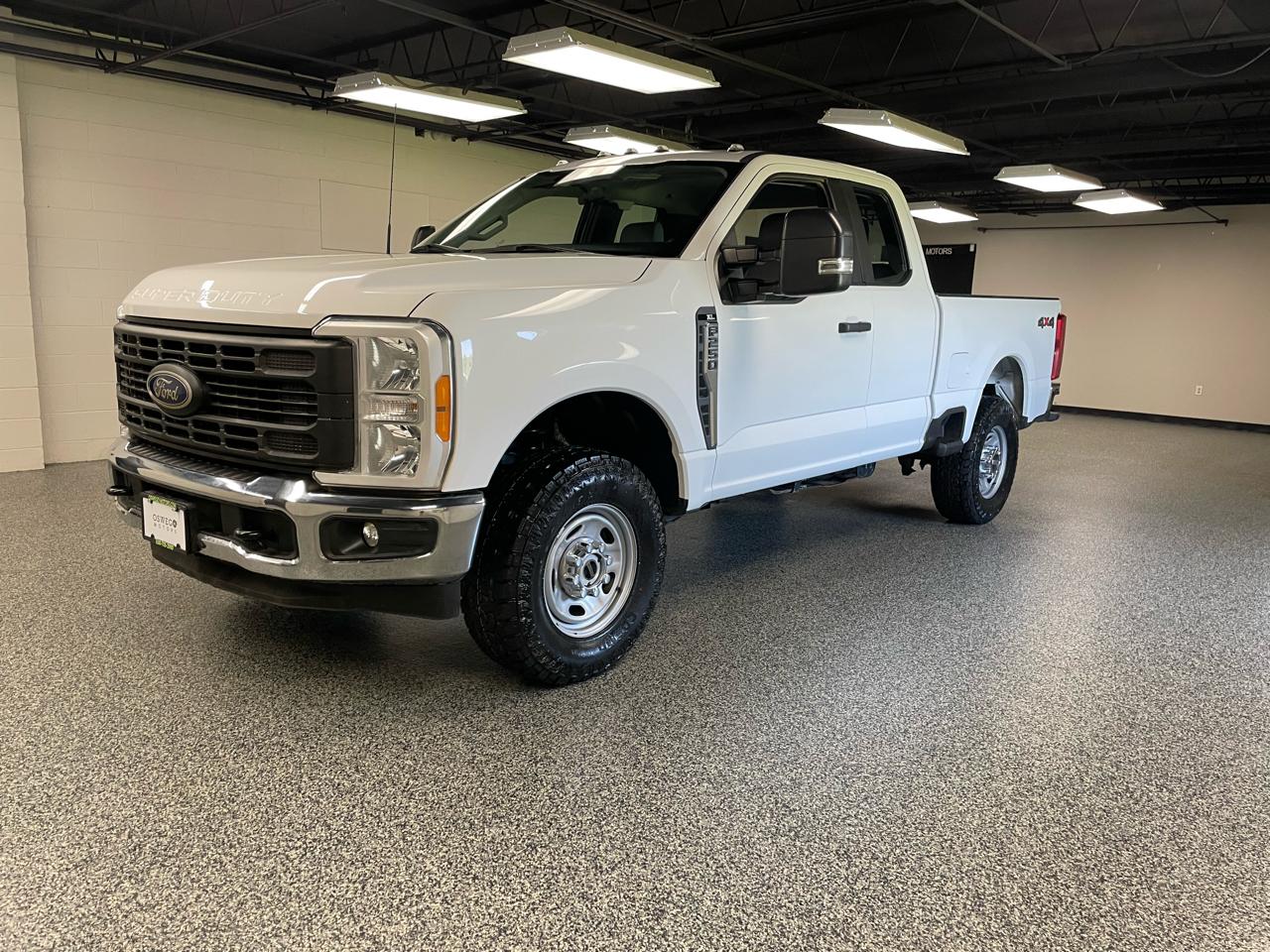 Ford F-250 SD XL SuperCab 4WD 2023