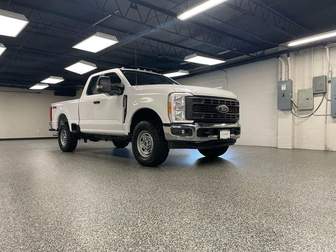 Ford F-250 SD XL SuperCab 4WD 2023