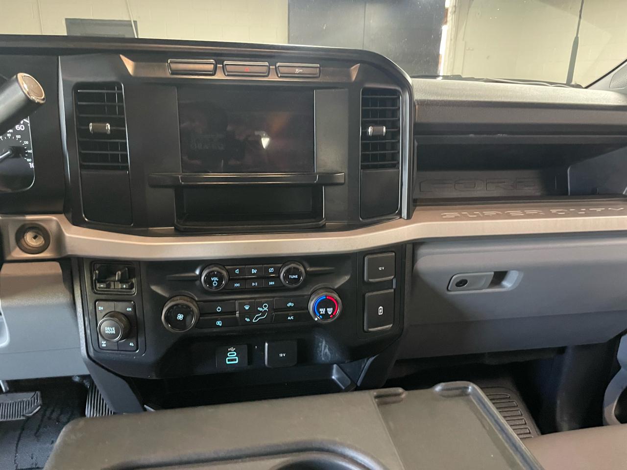 Ford F-250 SD XL SuperCab 4WD 2023