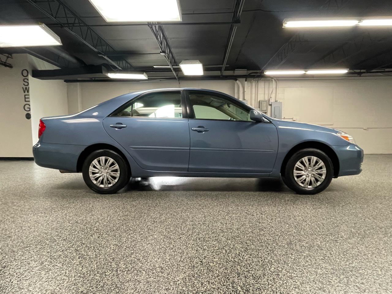 Toyota Camry LE 2004