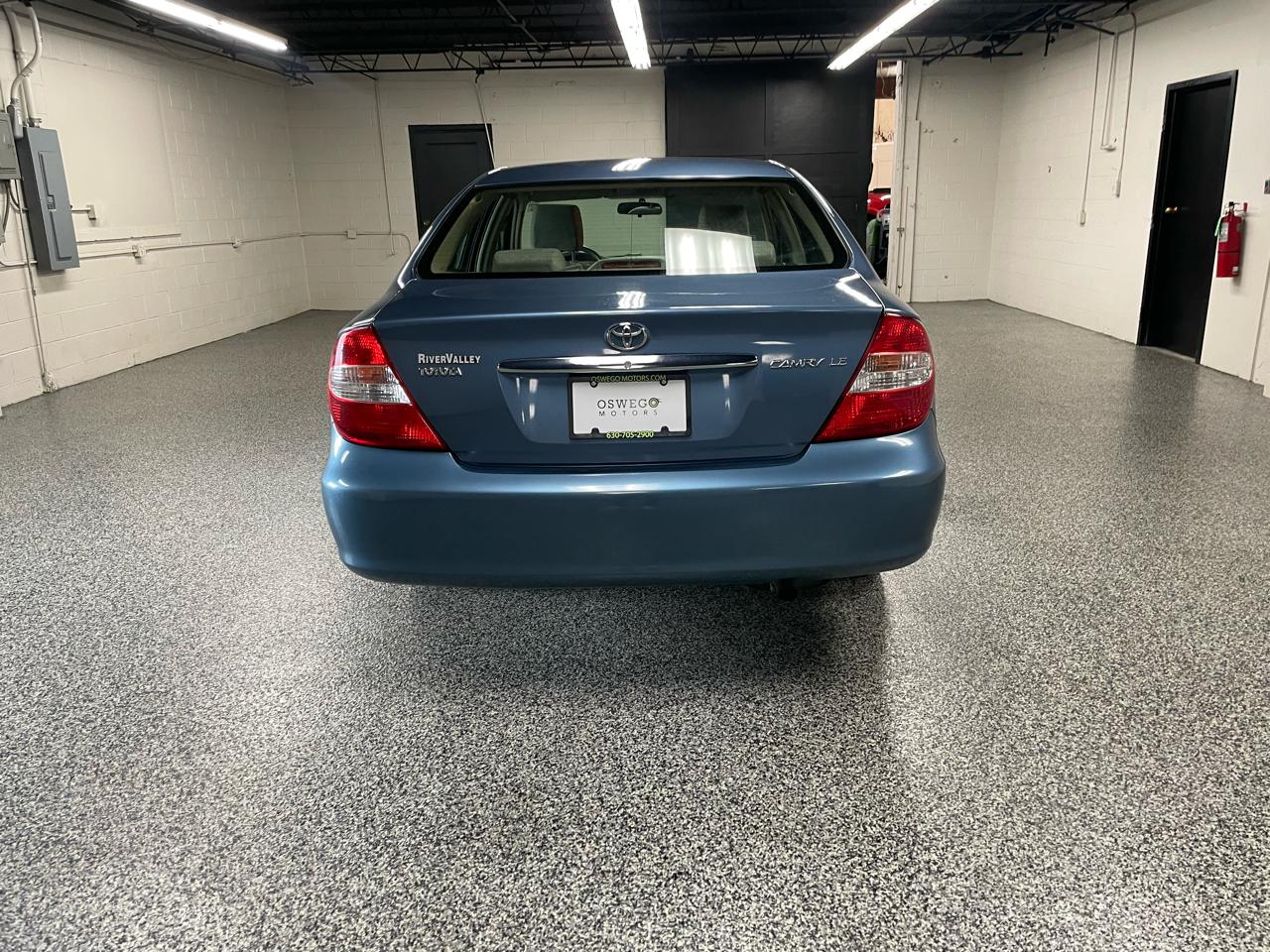 Toyota Camry LE 2004