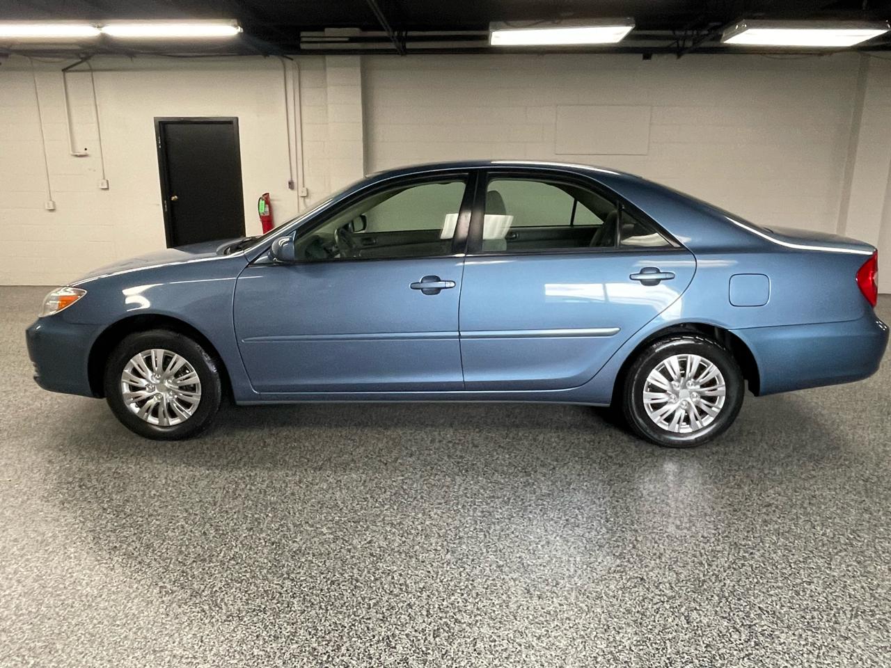 Toyota Camry LE 2004