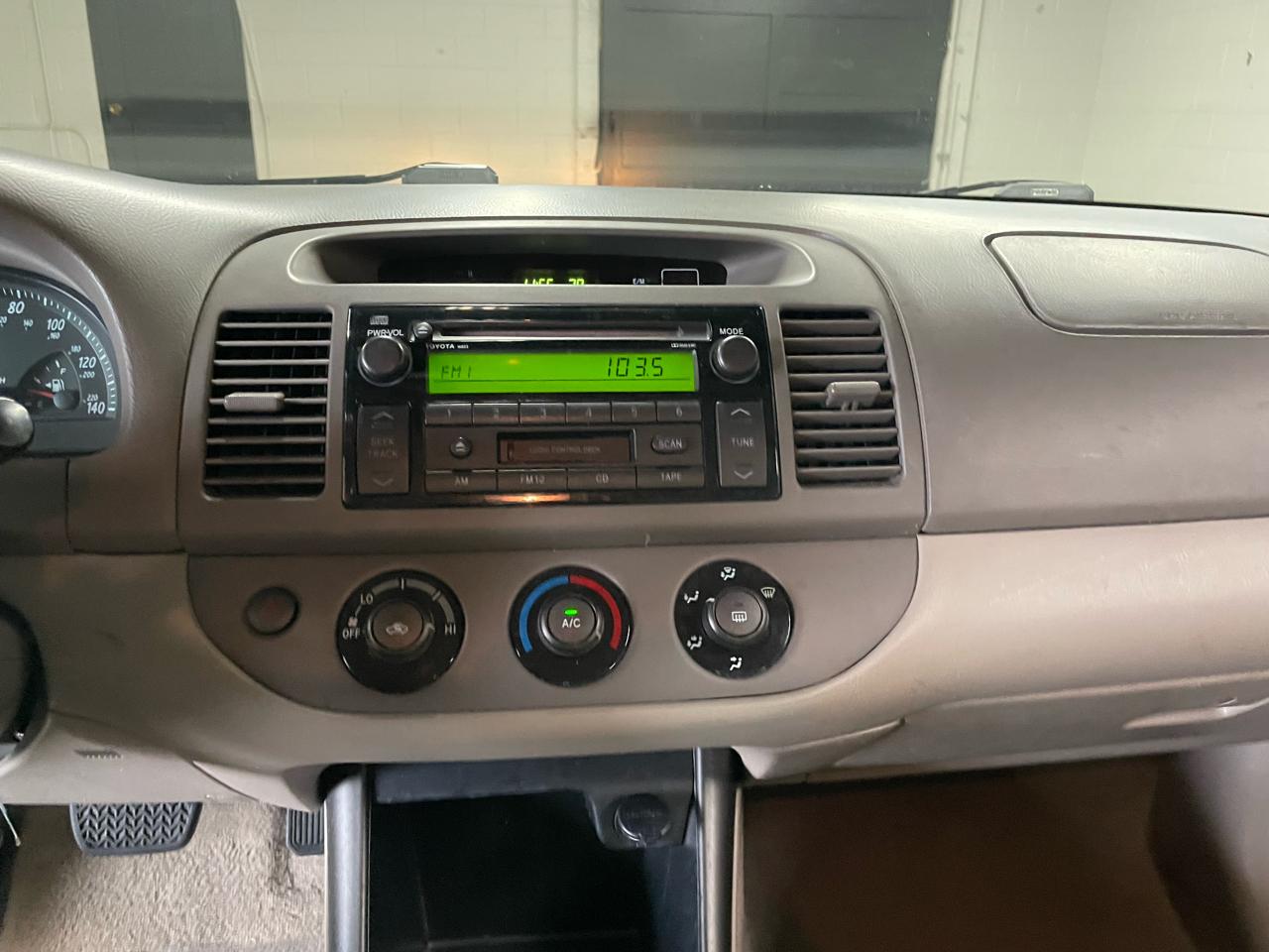 Toyota Camry LE 2004