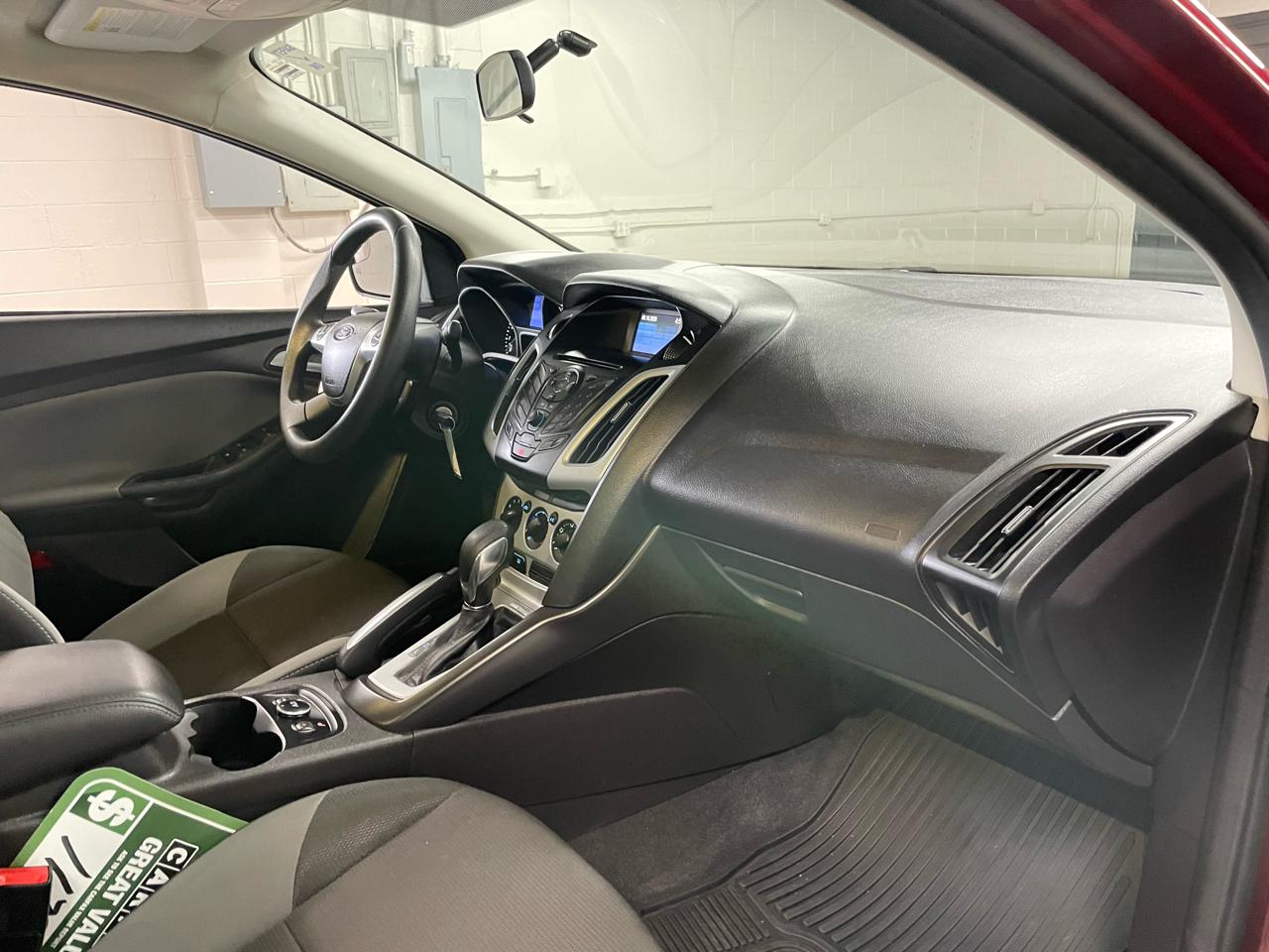 Ford Focus SE Sedan 2013
