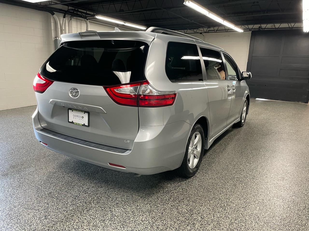 Toyota Sienna LE 8-Passenger 2019