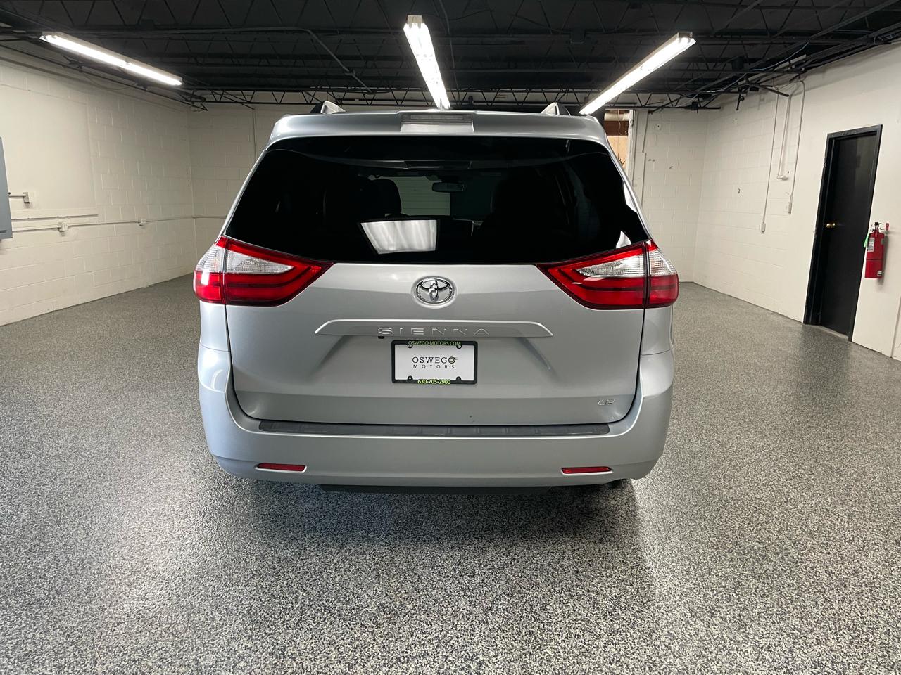 Toyota Sienna LE 8-Passenger 2019