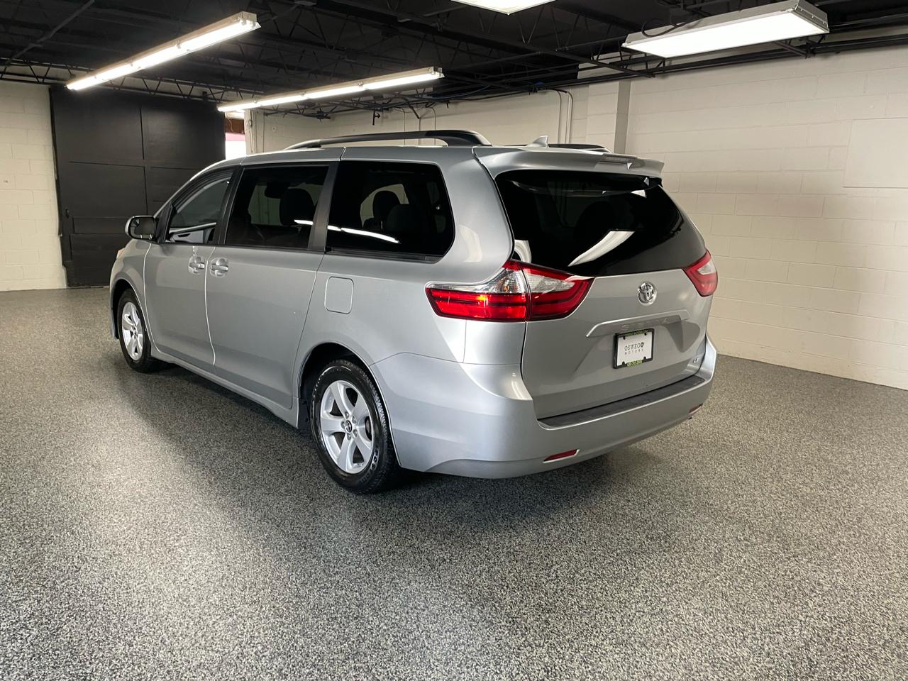 Toyota Sienna LE 8-Passenger 2019
