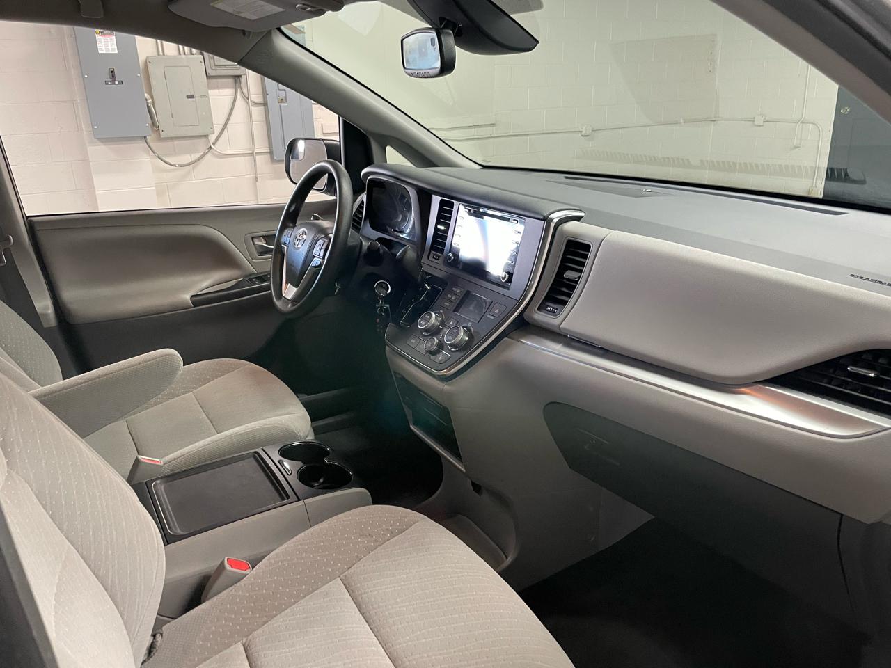 Toyota Sienna LE 8-Passenger 2019