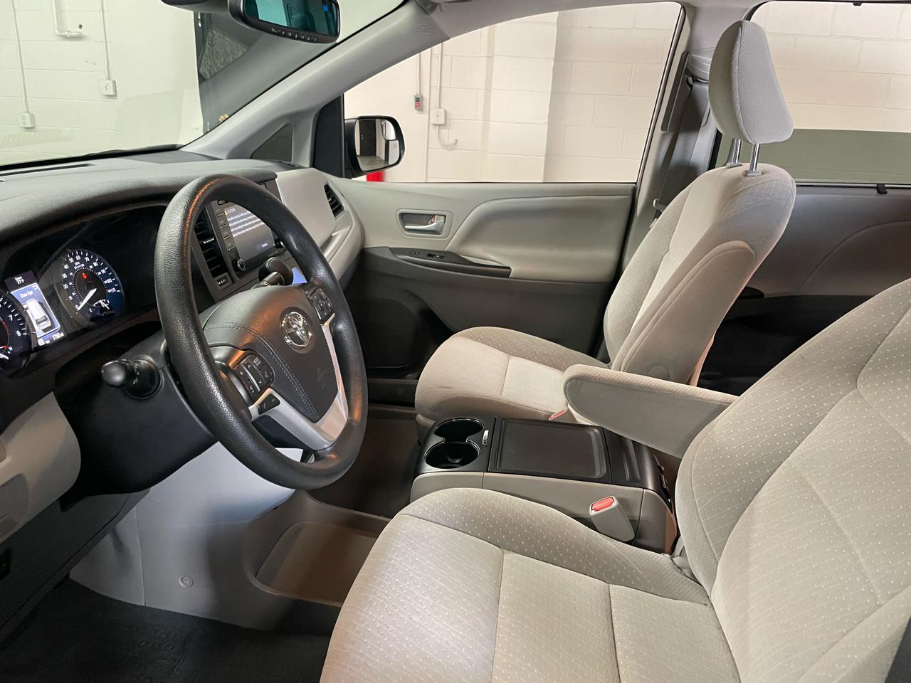 Toyota Sienna LE 8-Passenger 2019