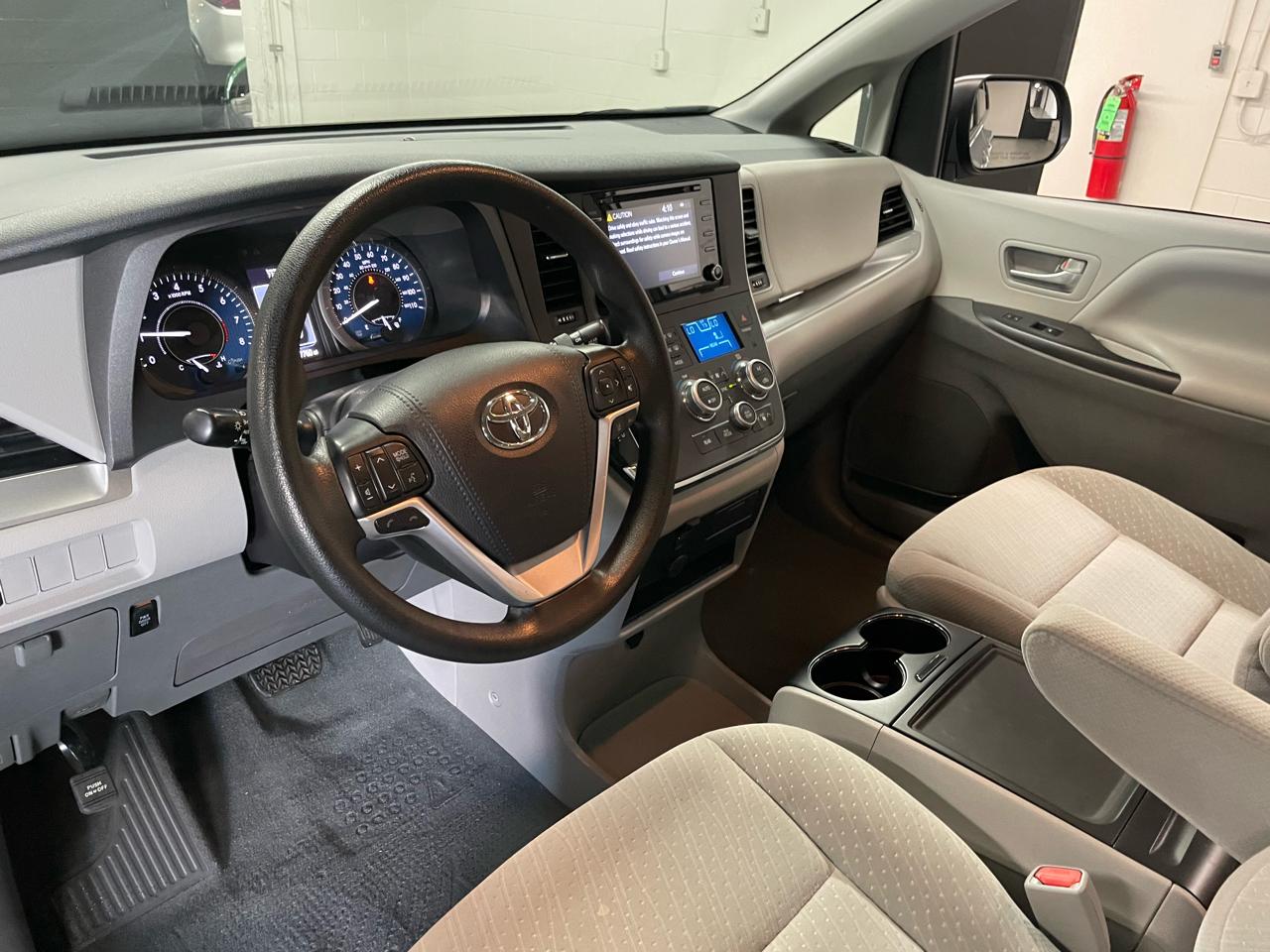 Toyota Sienna LE 8-Passenger 2019
