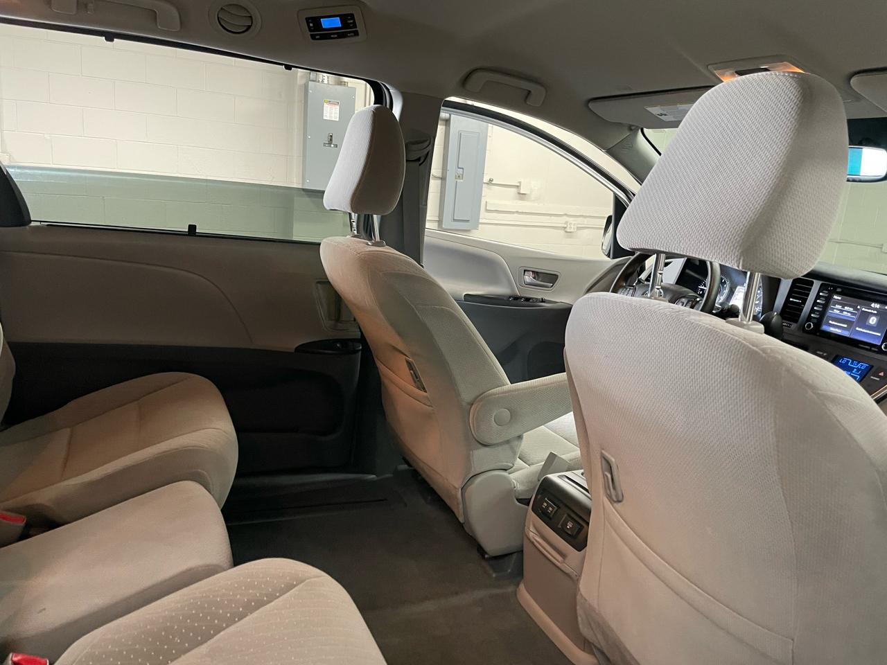 Toyota Sienna LE 8-Passenger 2019