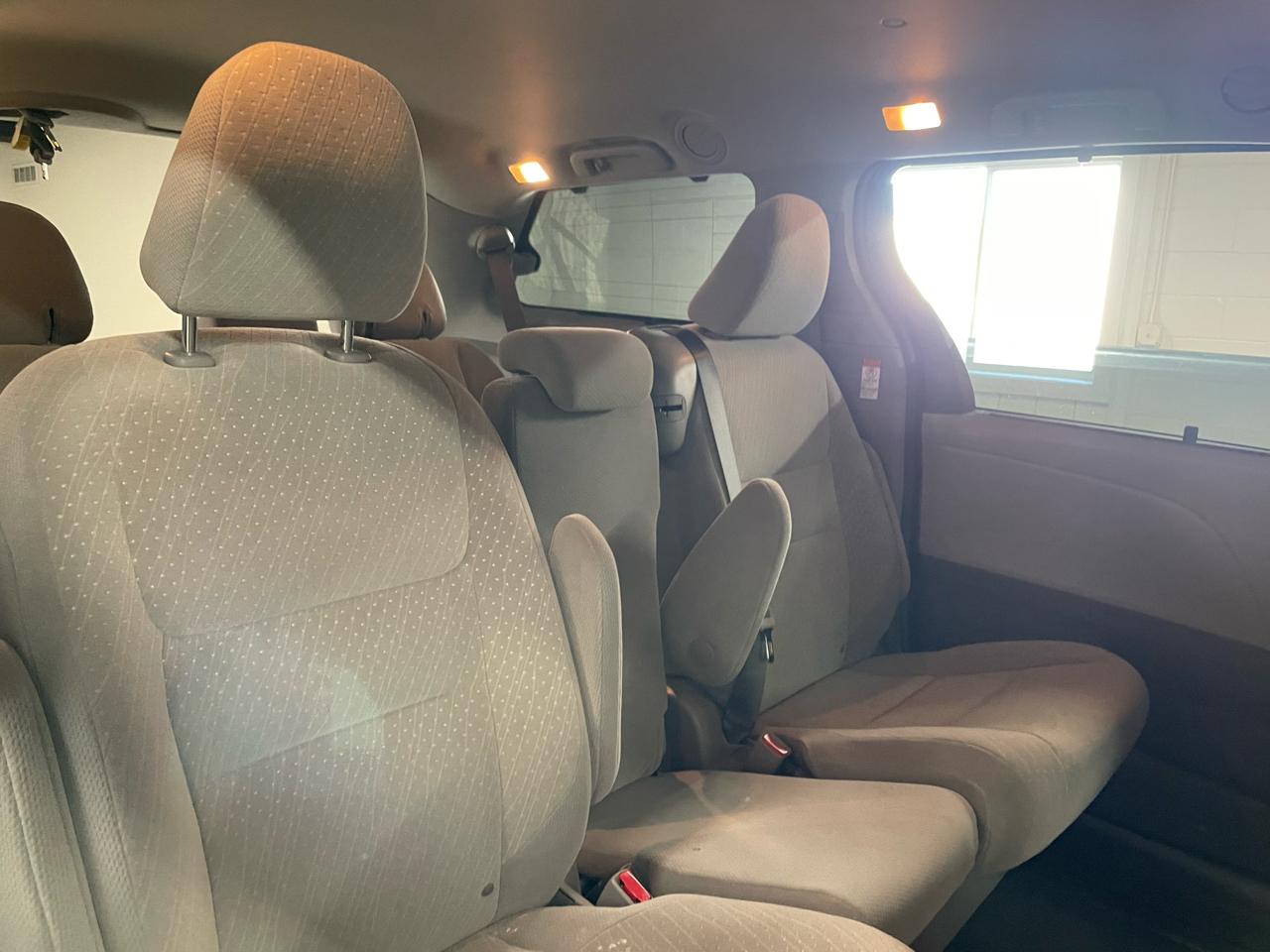 Toyota Sienna LE 8-Passenger 2019