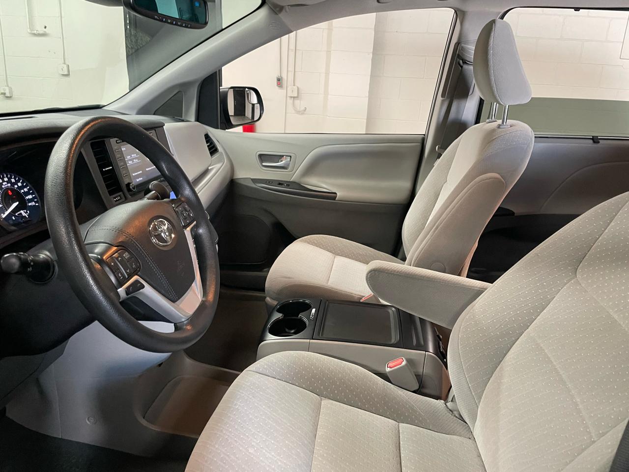 Toyota Sienna LE 8-Passenger 2019