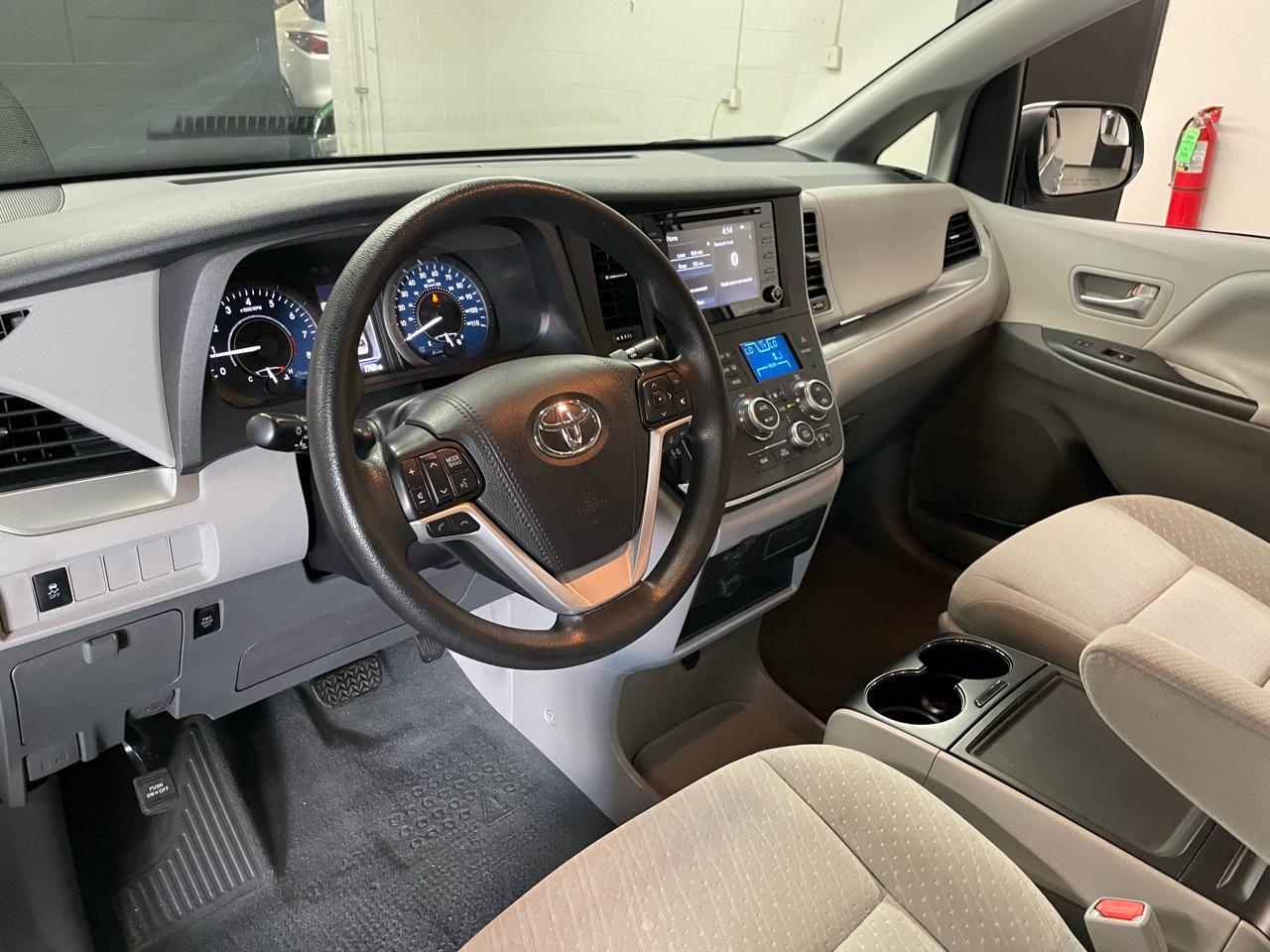 Toyota Sienna LE 8-Passenger 2019