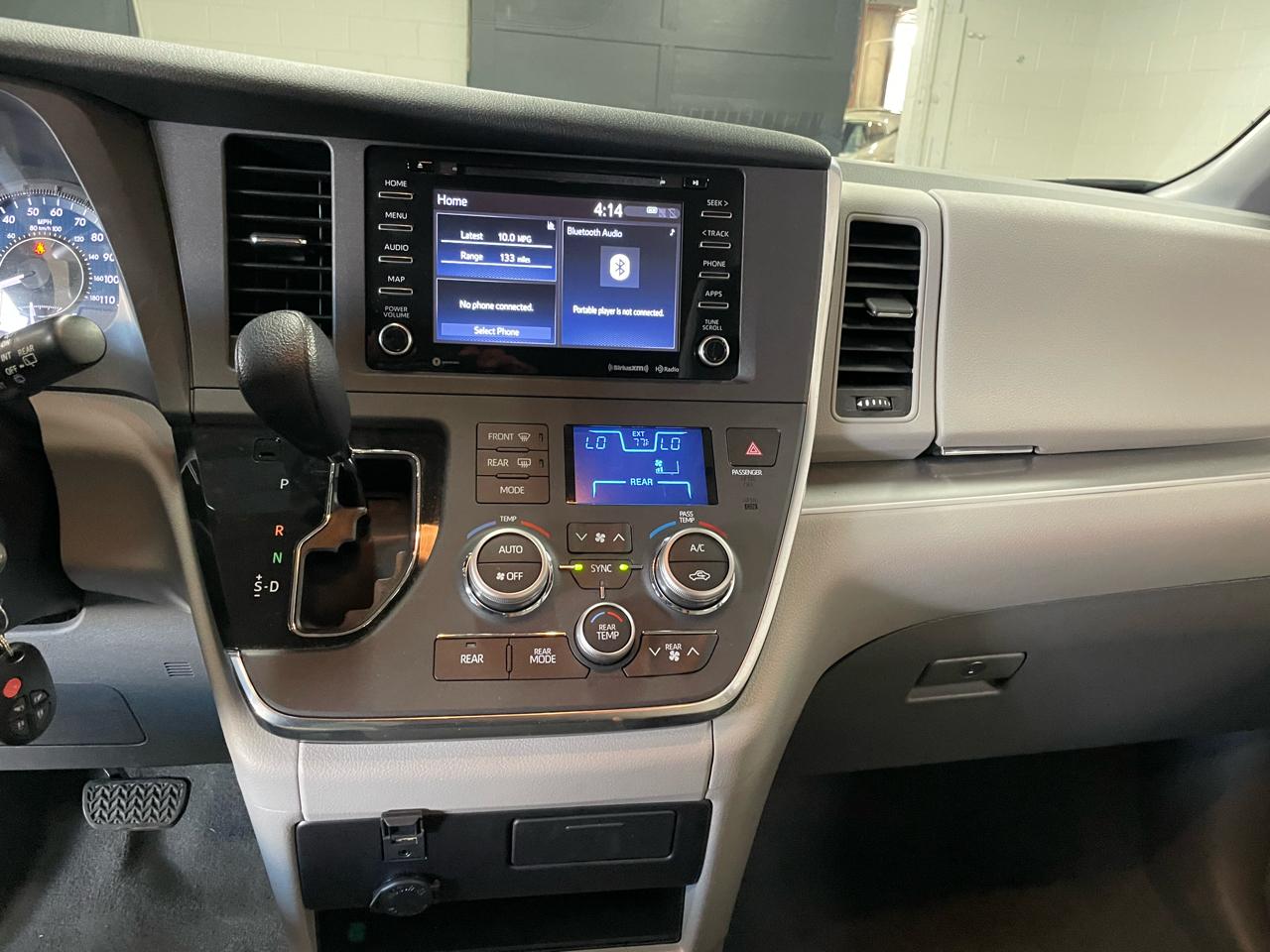 Toyota Sienna LE 8-Passenger 2019