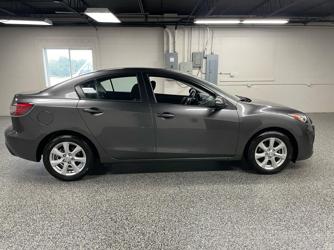 Mazda MAZDA3 i Touring 4-door 2011