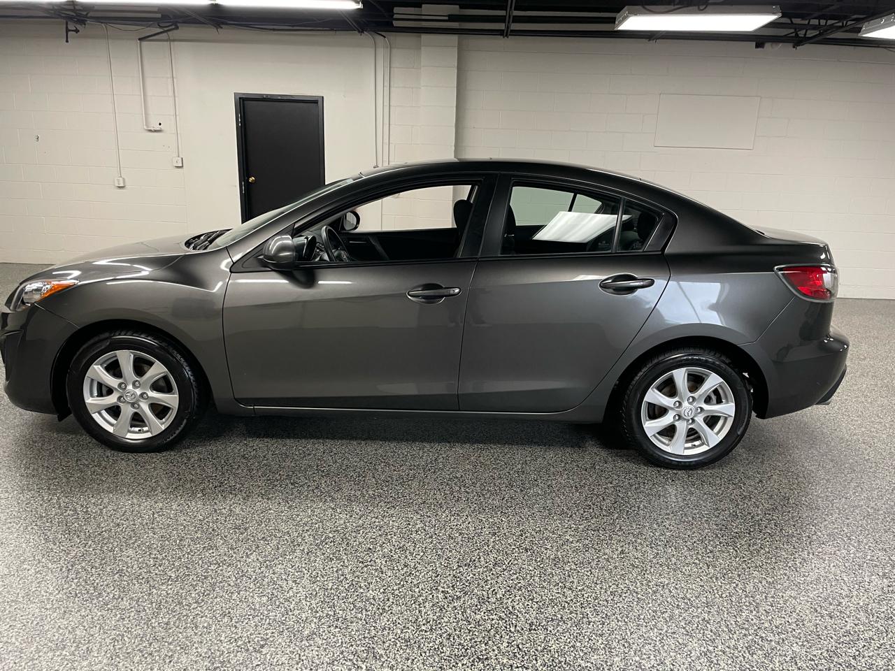 Mazda MAZDA3 i Touring 4-door 2011