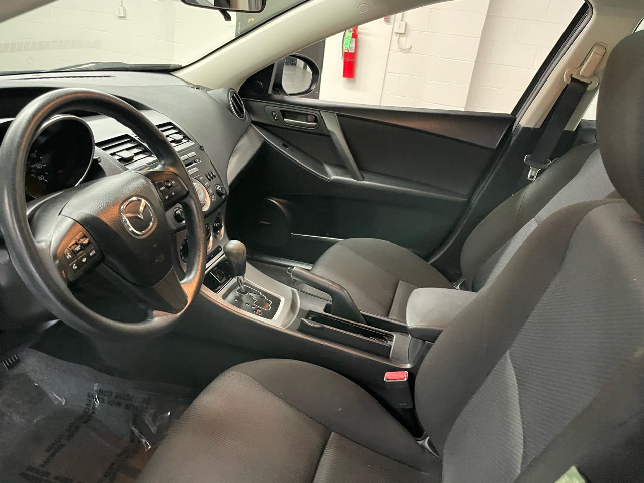 Mazda MAZDA3 i Touring 4-door 2011