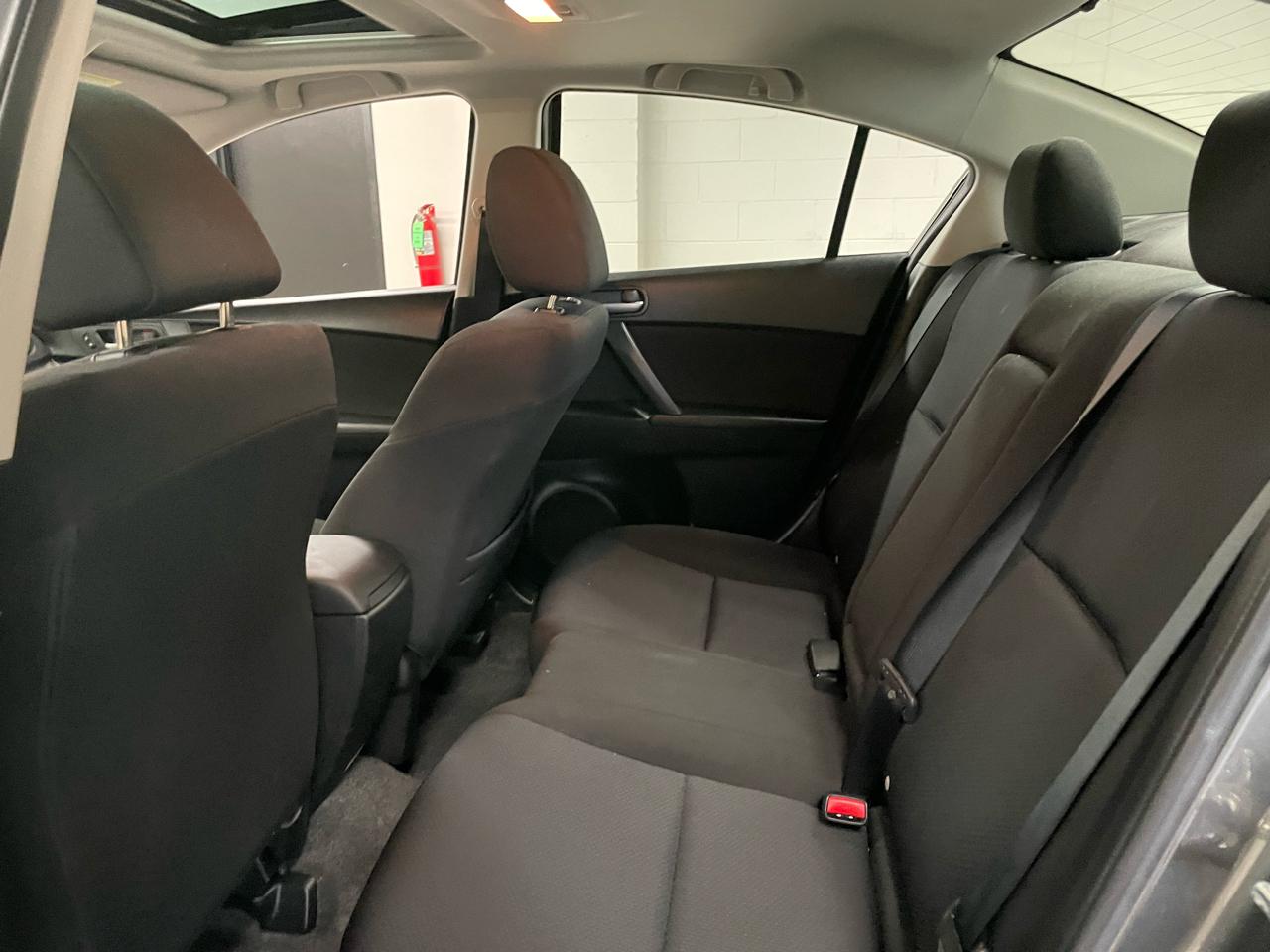 Mazda MAZDA3 i Touring 4-door 2011