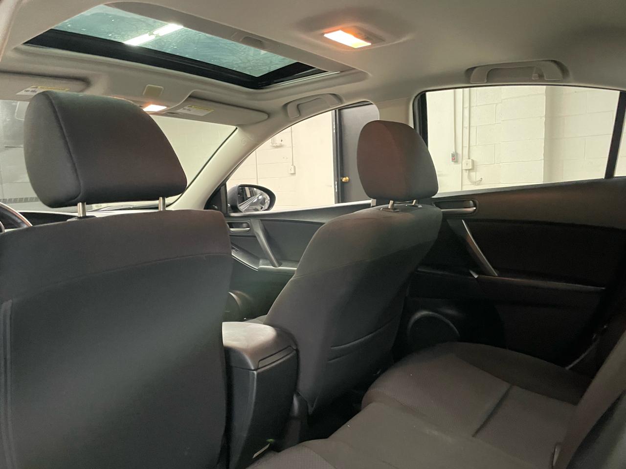 Mazda MAZDA3 i Touring 4-door 2011