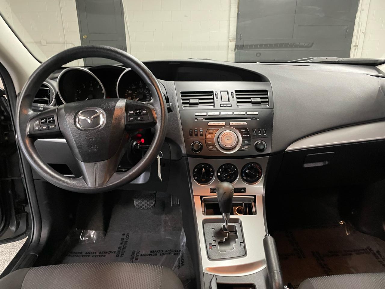 Mazda MAZDA3 i Touring 4-door 2011