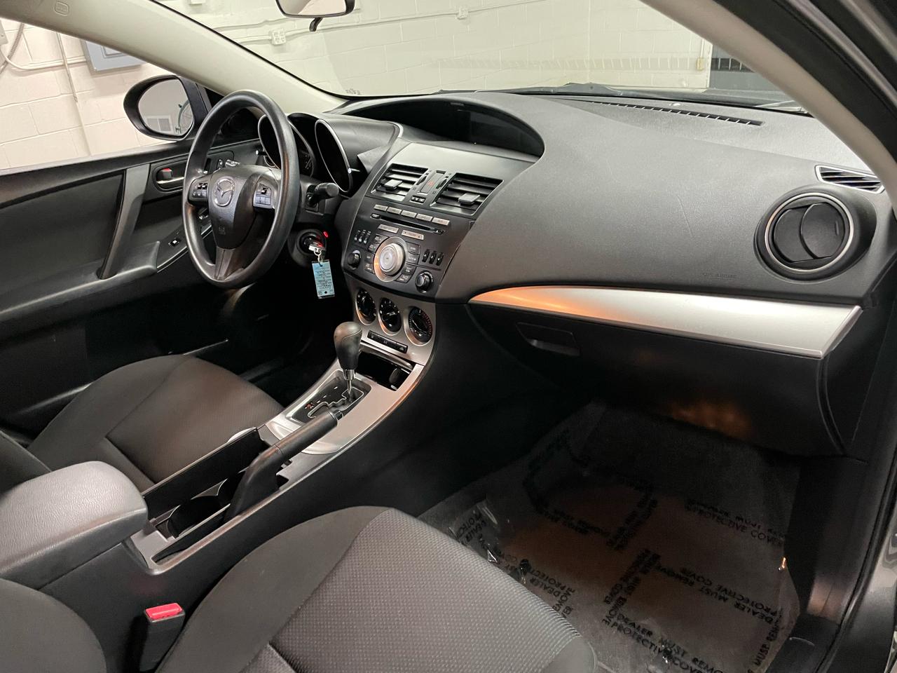 Mazda MAZDA3 i Touring 4-door 2011