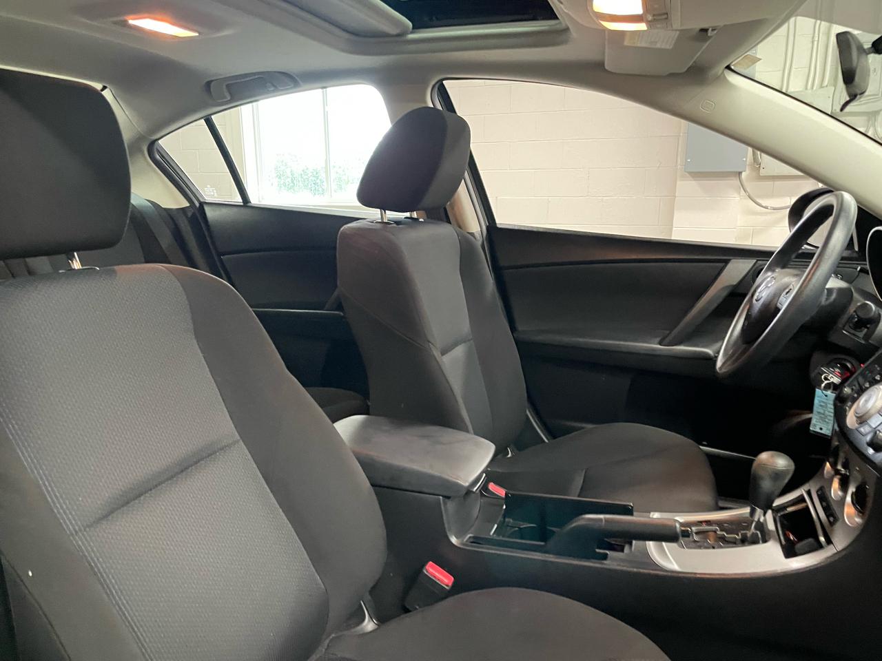 Mazda MAZDA3 i Touring 4-door 2011