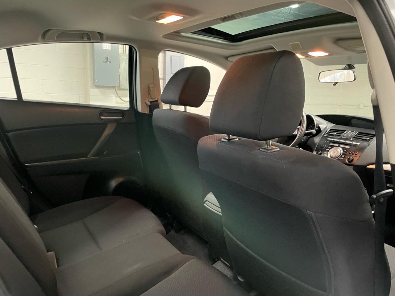 Mazda MAZDA3 i Touring 4-door 2011