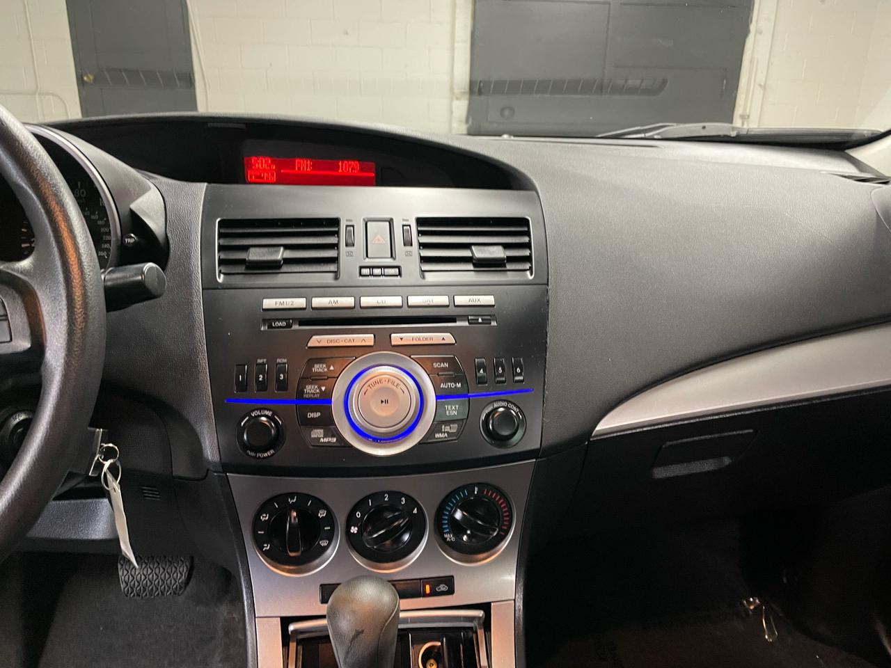 Mazda MAZDA3 i Touring 4-door 2011