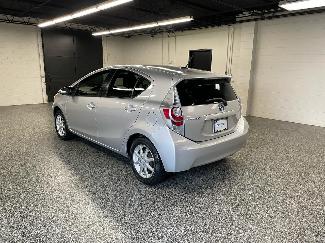Toyota Prius c Four 2013