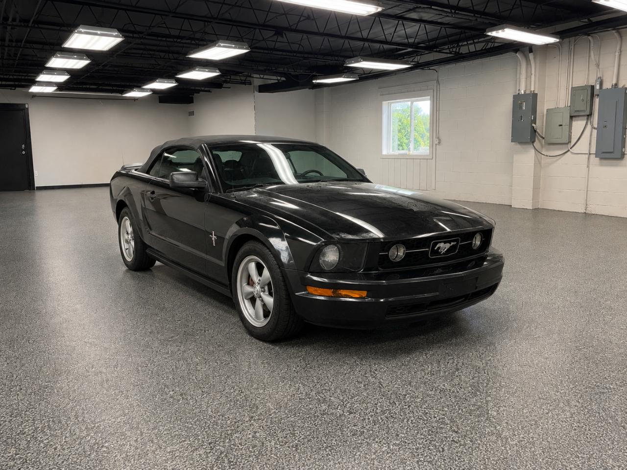 Ford Mustang V6 Deluxe Convertible 2007