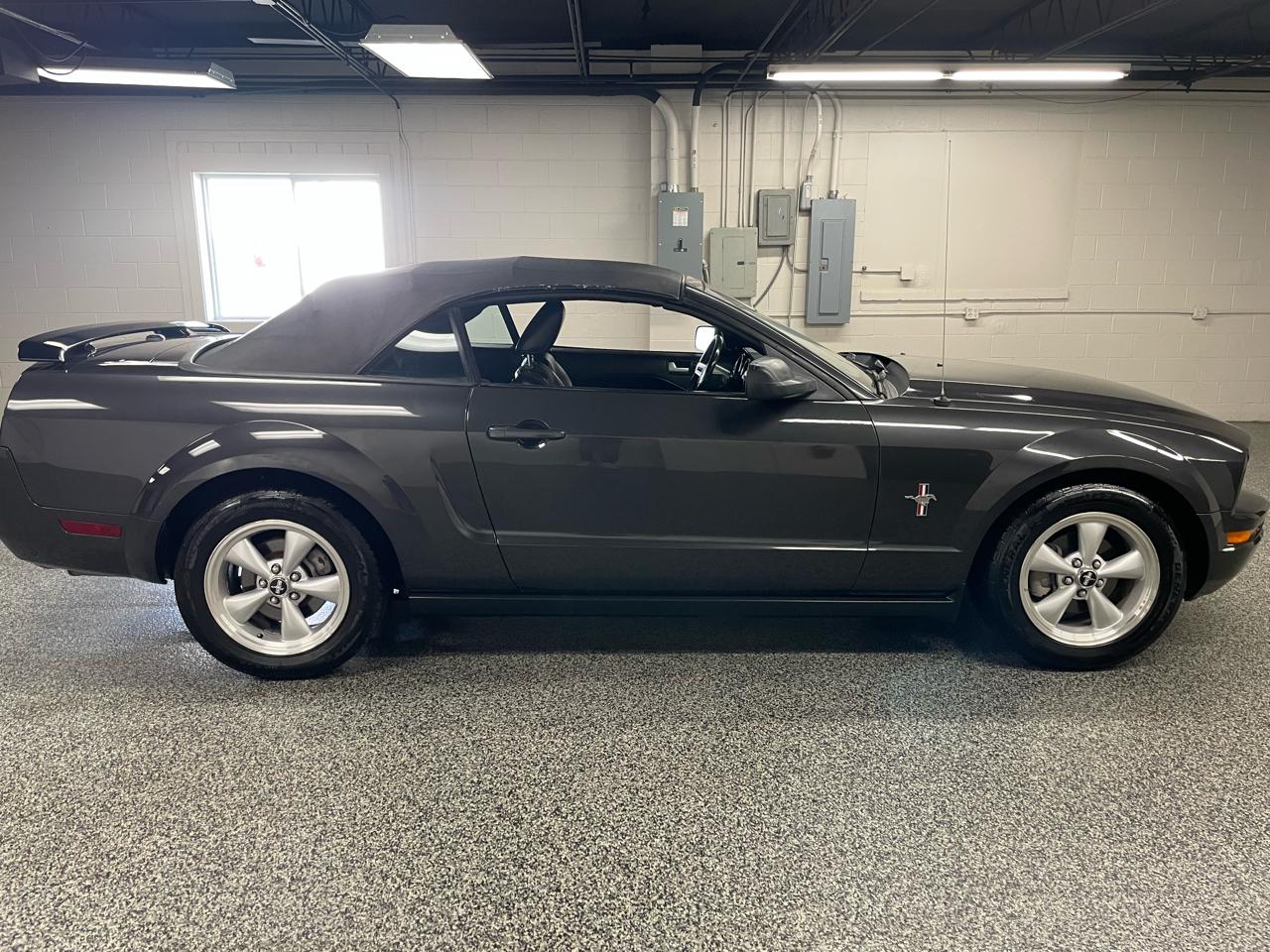 Ford Mustang V6 Deluxe Convertible 2007