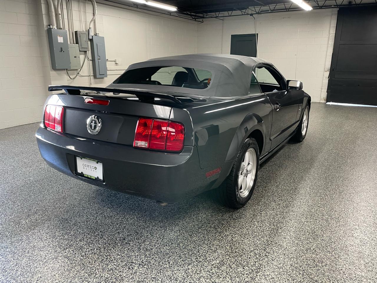 Ford Mustang V6 Deluxe Convertible 2007