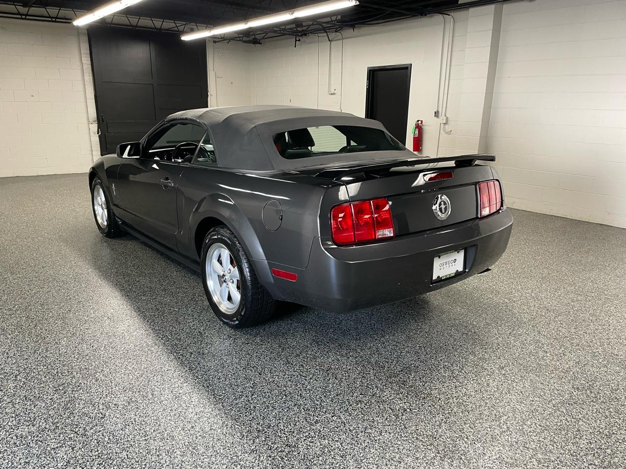 Ford Mustang V6 Deluxe Convertible 2007