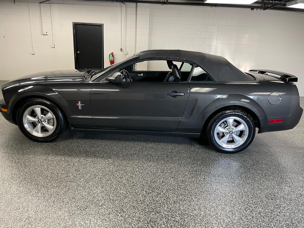 Ford Mustang V6 Deluxe Convertible 2007
