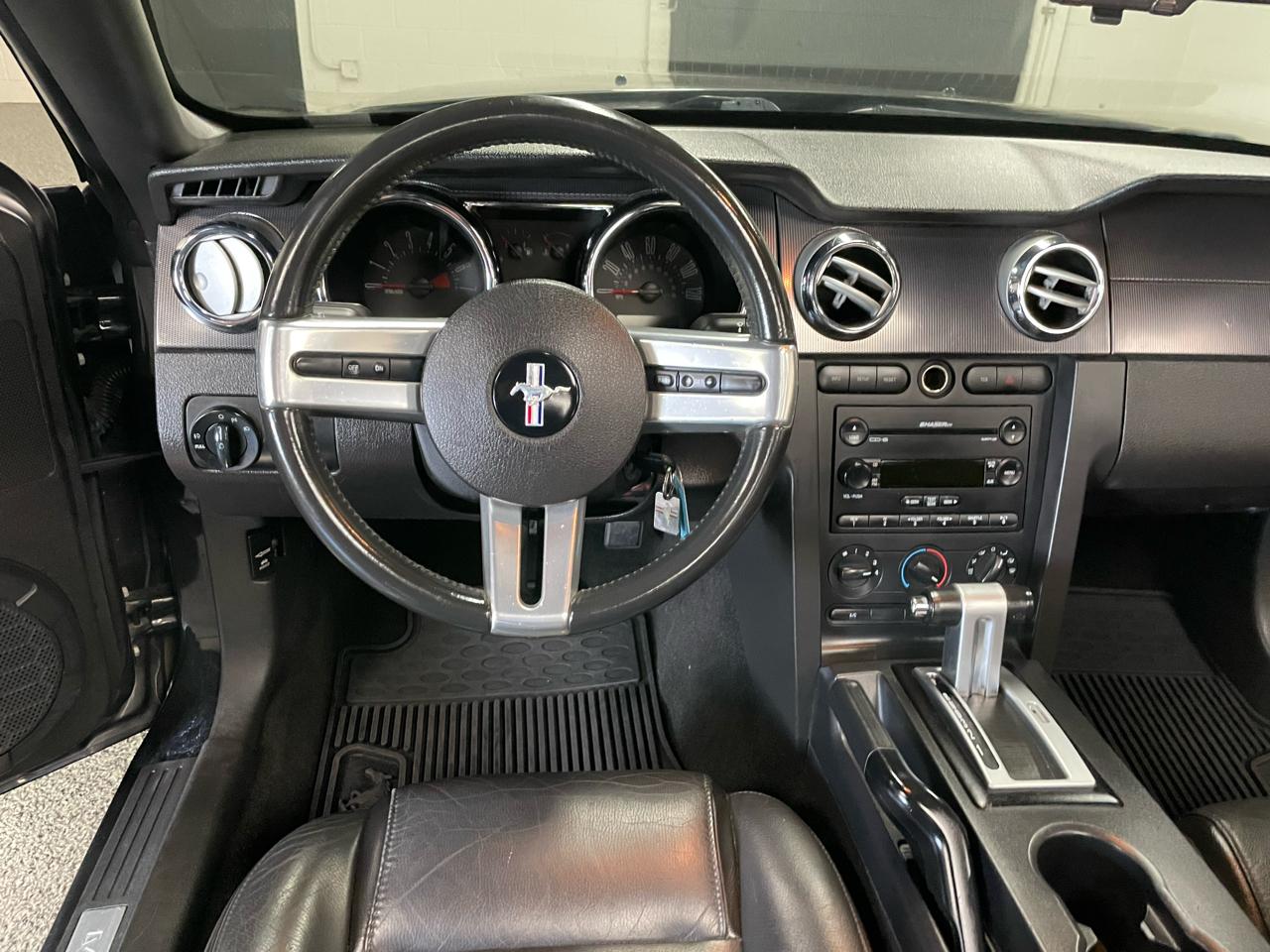 Ford Mustang V6 Deluxe Convertible 2007