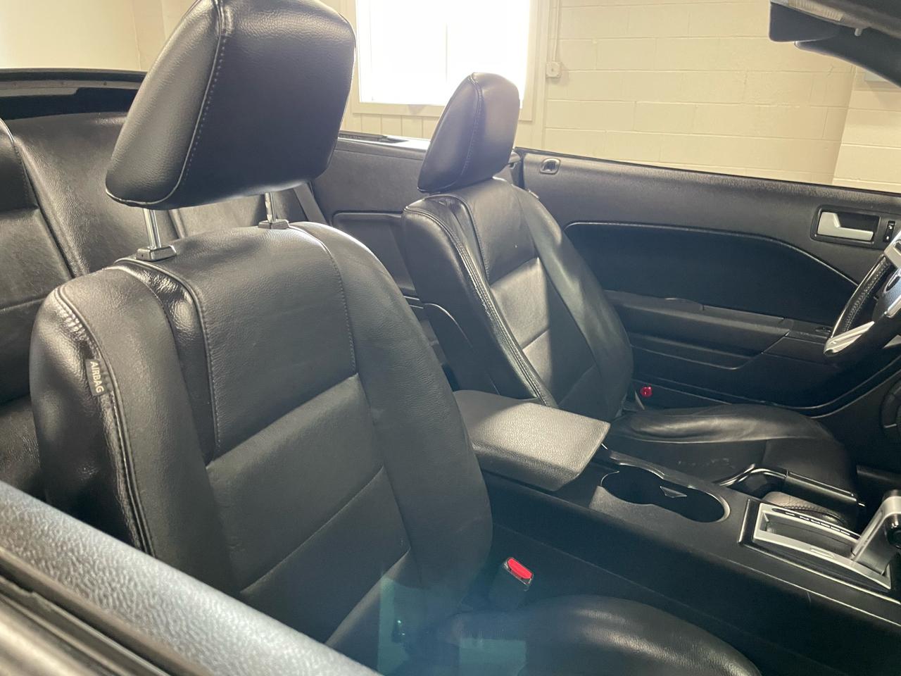 Ford Mustang V6 Deluxe Convertible 2007