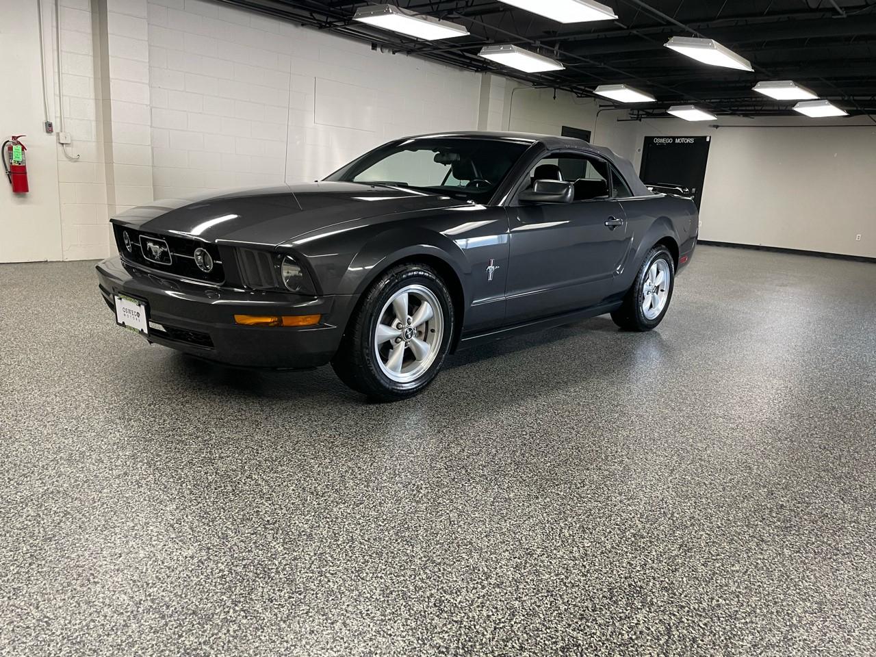 Ford Mustang V6 Deluxe Convertible 2007