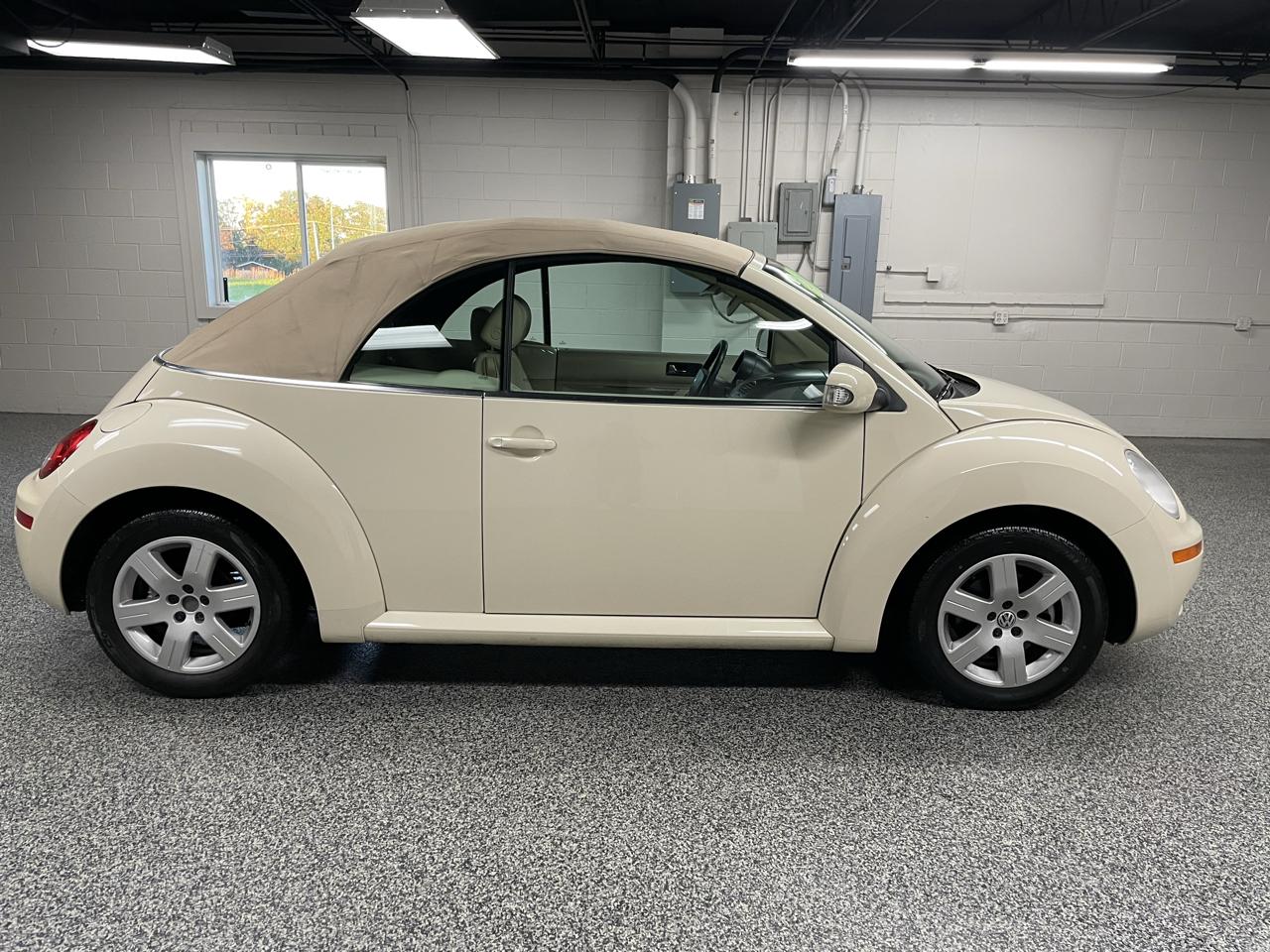 Volkswagen New Beetle 2.5L Convertible 2007