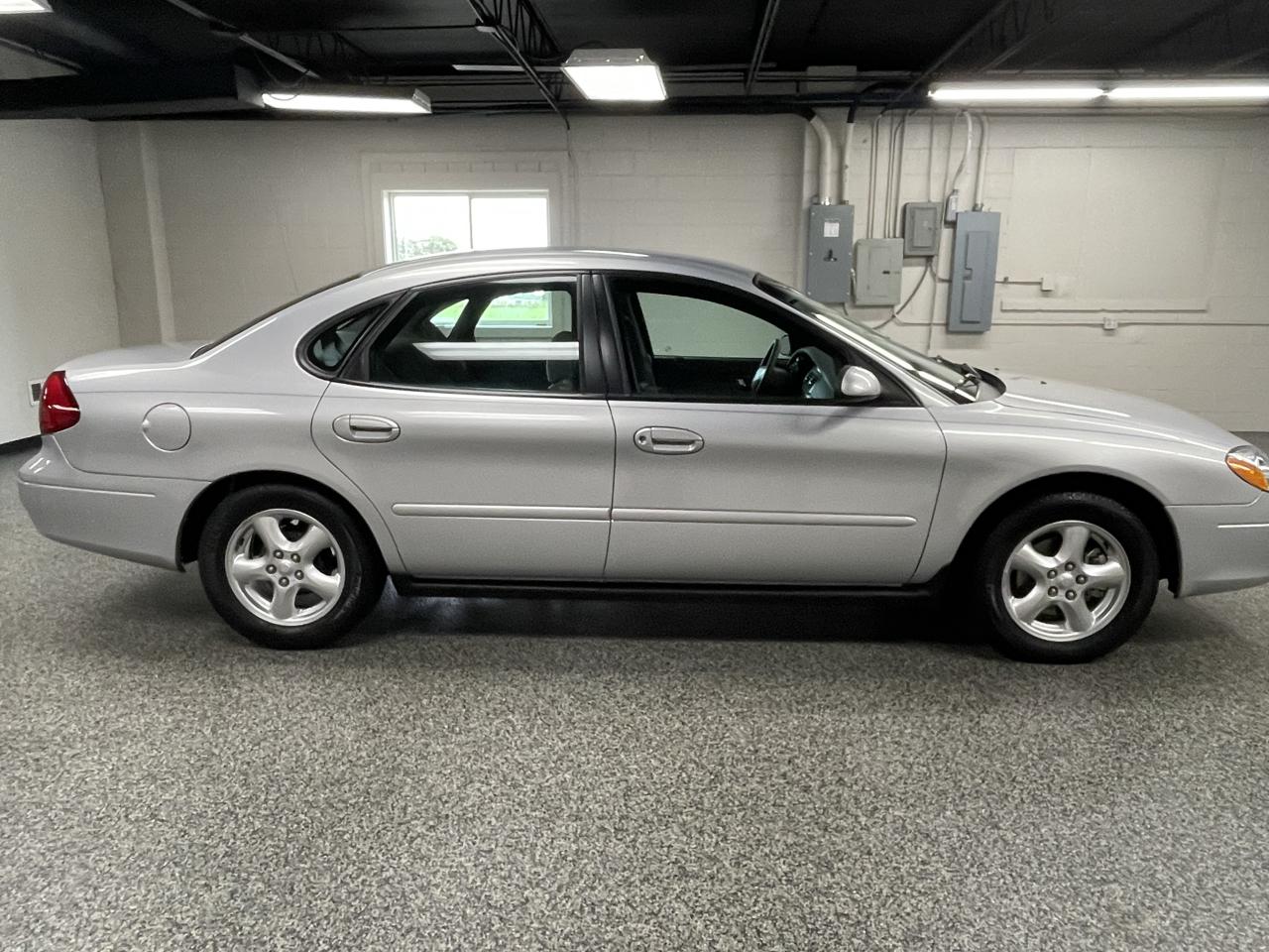 Ford Taurus SE 2002