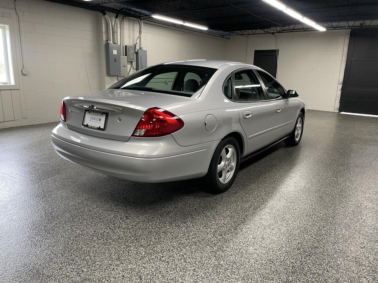 Ford Taurus SE 2002