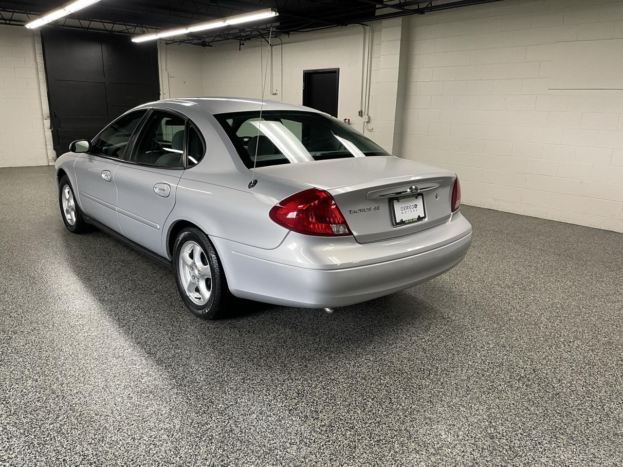 Ford Taurus SE 2002