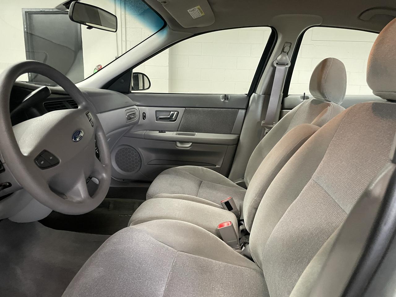 Ford Taurus SE 2002