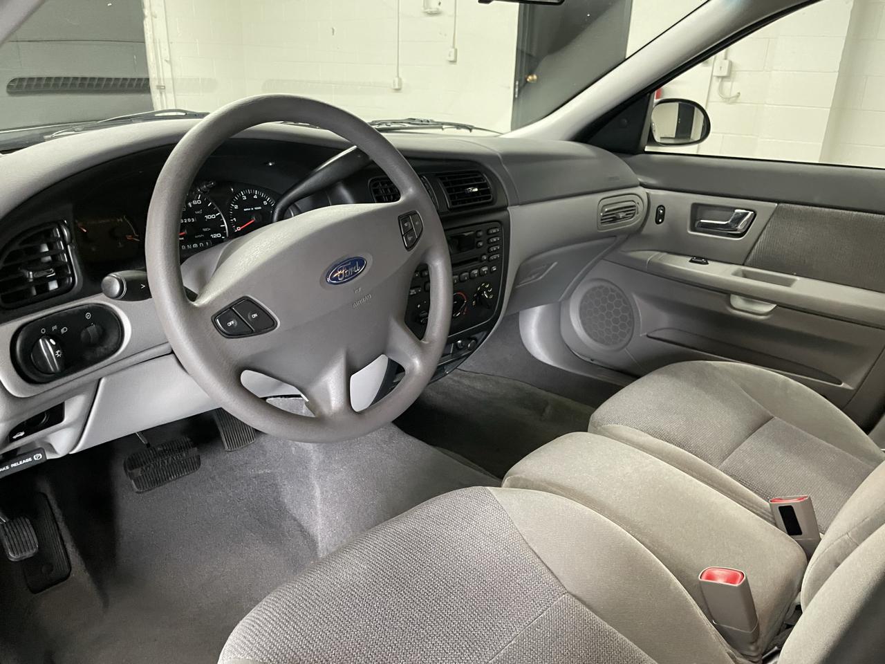 Ford Taurus SE 2002