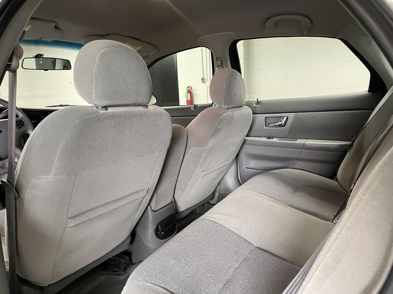 Ford Taurus SE 2002