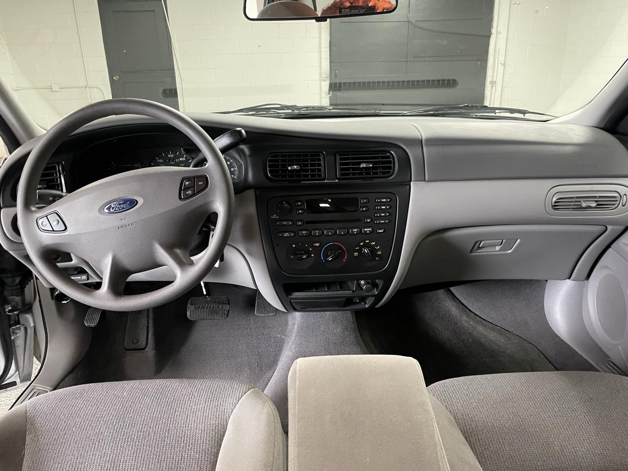 Ford Taurus SE 2002